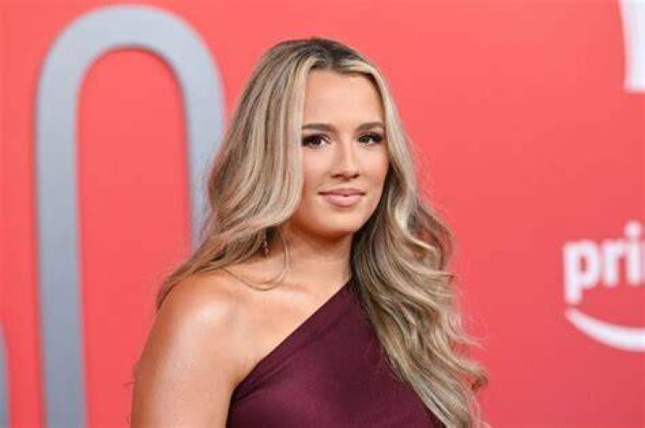 Gabby Barret Net Worth Pregnant singer sets the stage on fire with &lsquo;I