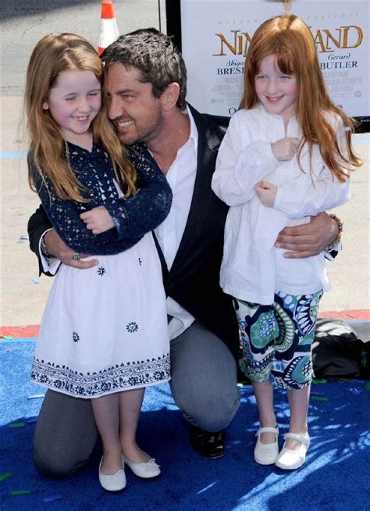 Gerard Butler and children Love it 😘☺️&hearts;️💜💙 ️ Gerard butler young