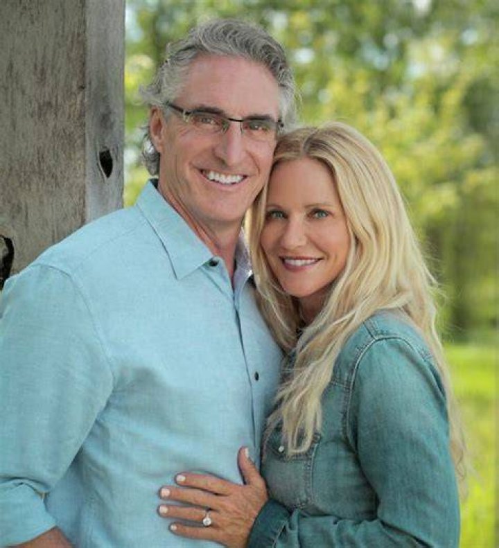 Gov. candidate Burgum announces engagement on Facebook