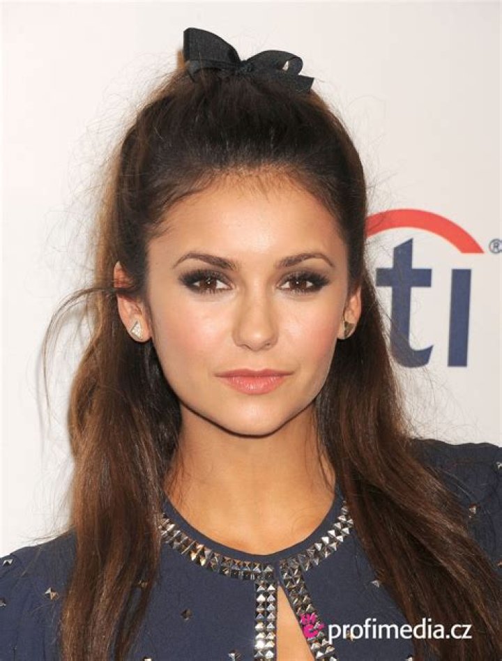 Hairstyle Howto Nina Dobrev At The 2014 People&rsquo;s Choice Awards Rouge 18