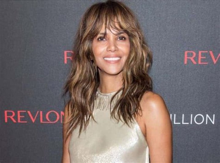 Halle Berry bio age, height, weight, wiki, dating, affair, net worth