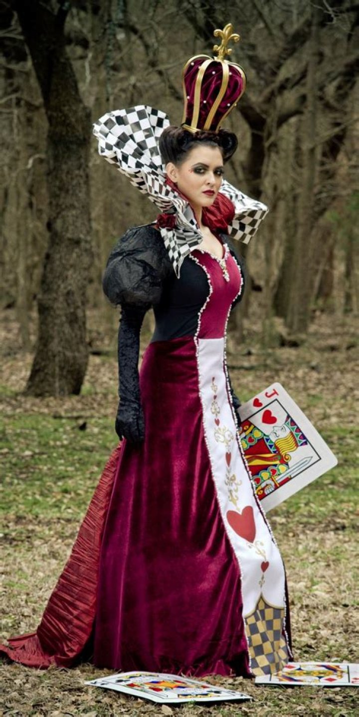 Halloween idea for Lulu Queen of hearts costume, Heart costume, Red