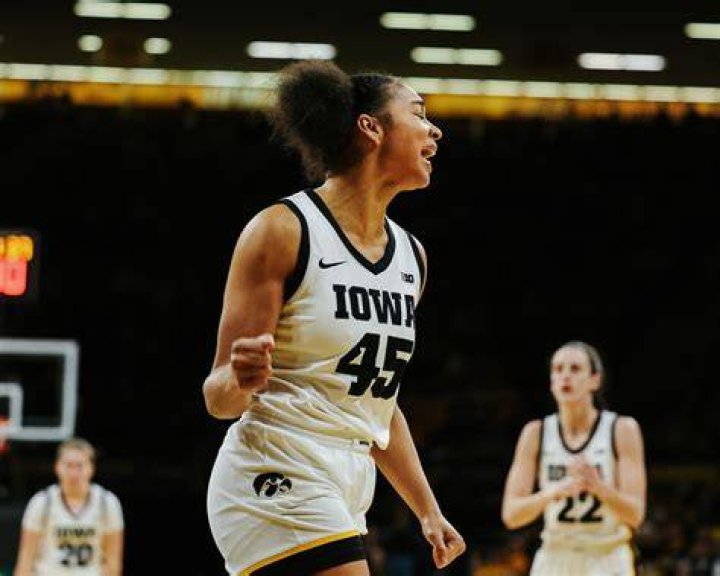 Hannah Stuelke grabs spotlight with recordbreaking performance against