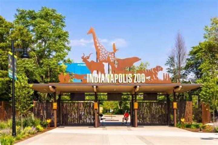 Indianapolis Zoo 2003 Main entrance ZooChat