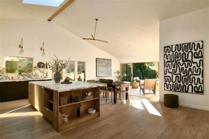 Inside Marigay McKee&rsquo;s Stylish Los Angeles House DIRT