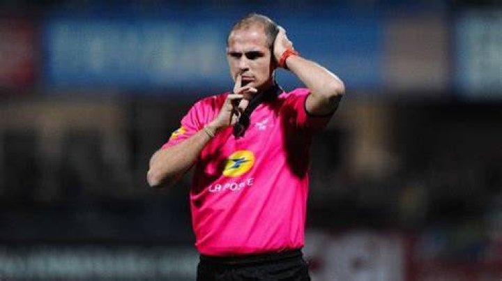 INSOLITE Alexandre Ruiz quitte l'arbitrage et int&egrave;gre le staff d'un