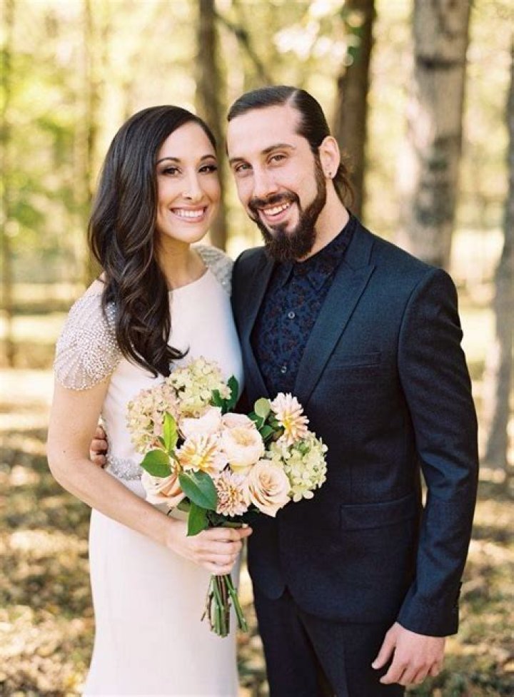 Is Avi Kaplan Married? Who is His Wife or Girlfriend? Age, Height, Gay