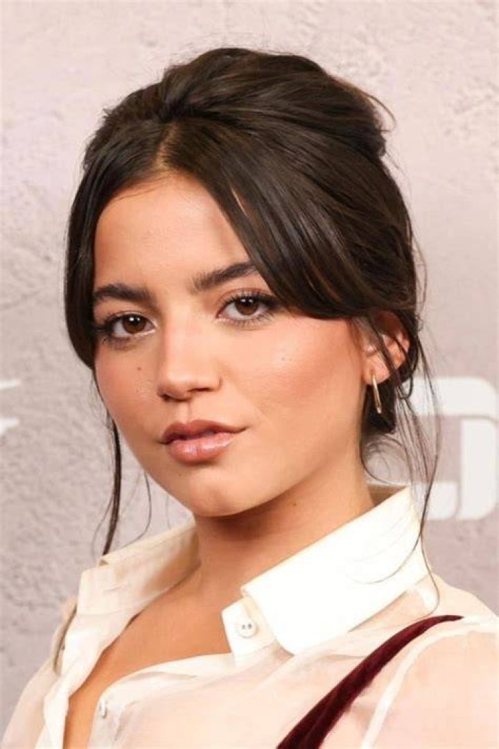 Isabela Merced “Father Of The Bride” Premiere in Miami • CelebMafia