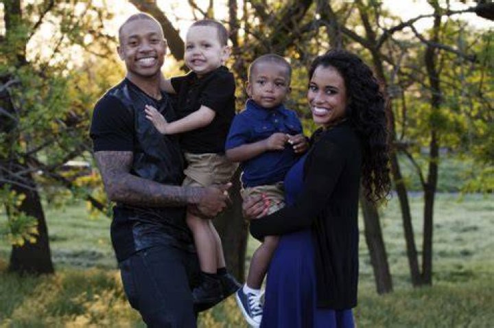 Isaiah Thomas 2024 Wife, net worth, tattoos, smoking & body facts Taddlr