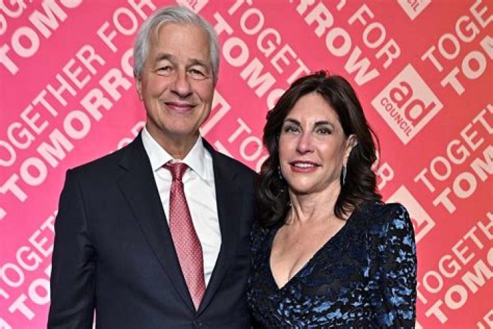 Jamie Dimon 2021 Wife, net worth, tattoos, smoking & body facts Taddlr