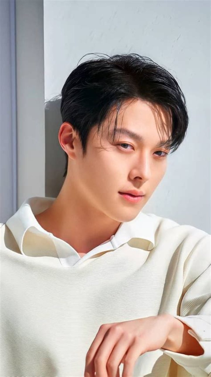 Jang Ki Yong is a South Korean actor. He was born in Ulsan, South Korea