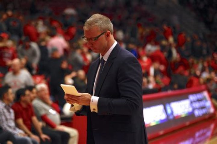 Jeff Boals resigns as Men's Basketball head coach, joins Ohio