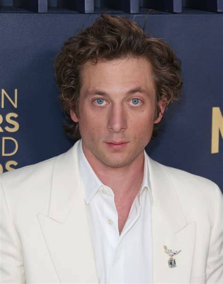 Jeremy Allen White LittleskyCan