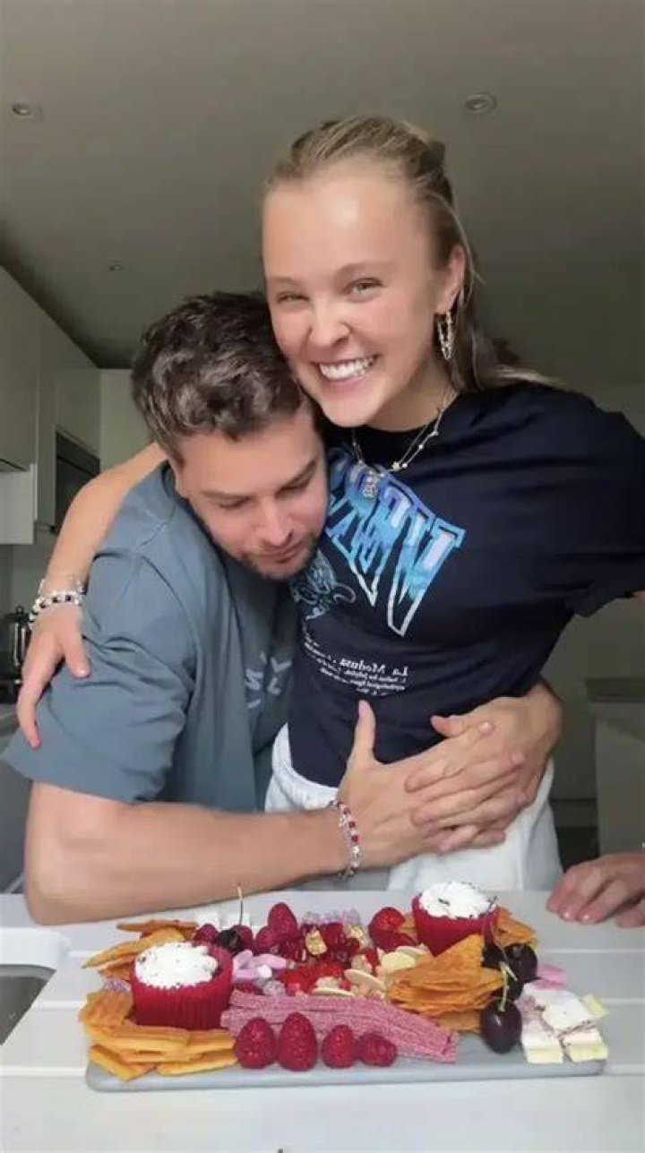 Jojo Siwa Baby And Pregnancy Rumors Boyfriend & Relationship
