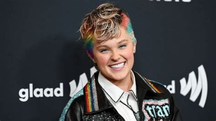 JoJo Siwa confirms she's dating Avery Cyrus prodigitalslr