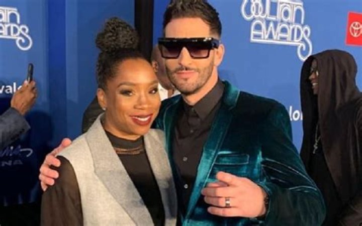 Jon B and his wife rock the vote! Rock