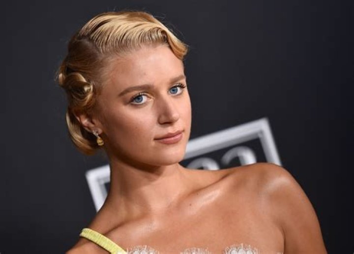 Julia Schlaepfer Age, Net Worth, Height, Affair, Career, and More