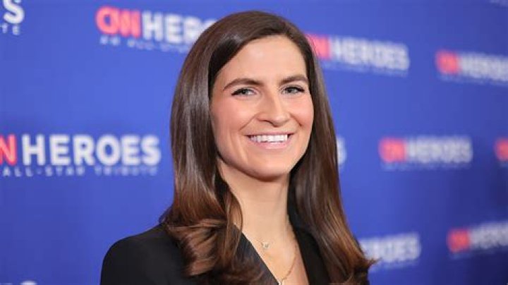 Kaitlan CollinsCNN HotNewswomen Kaitlan collins, Collins, Pretty woman