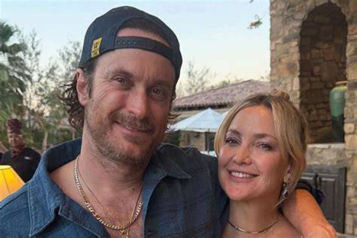 Kate Hudson and Oliver Hudson&rsquo;s Dad Disowns Them &ldquo;Dead to Me Now