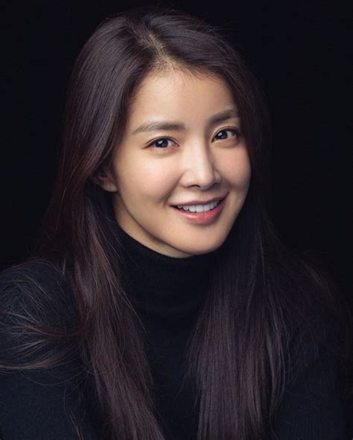 Lee Siyoung Biography, Height & Life Story Super Stars Bio