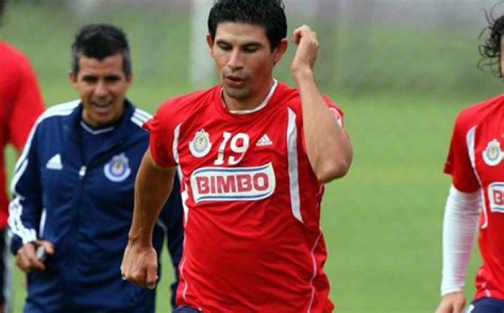 Liderato, una meta para Chivas Jonny Magall&oacute;n Mediotiempo
