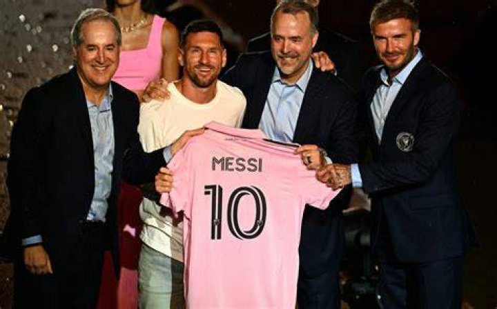 Lionel Messi set to wed stunning Antonella Roccuzzo Daily Star