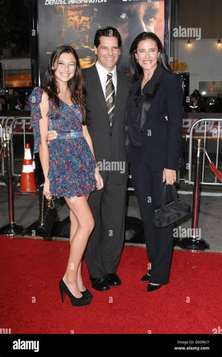 Lucy, Chris Ciaffa Ciaffa et Mimi Rogers Los Angeles Premiere de