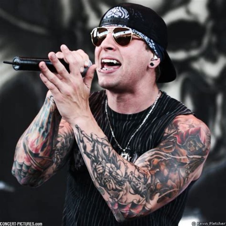 M Shadows, lead singer of Avenged Sevenfold.. yum. LadyBoners