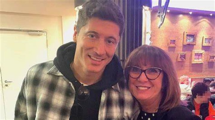 Mama Roberta Lewandowskiego jest zakochana. Iwona Lewandowska zdradziła