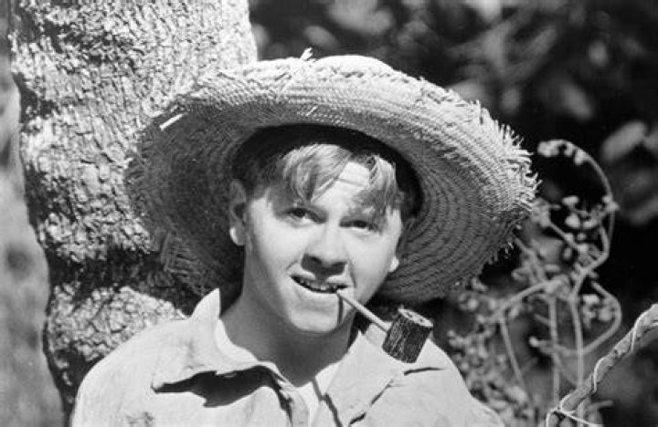 Mickey Rooney's body goes unclaimed as family feuds over burial site