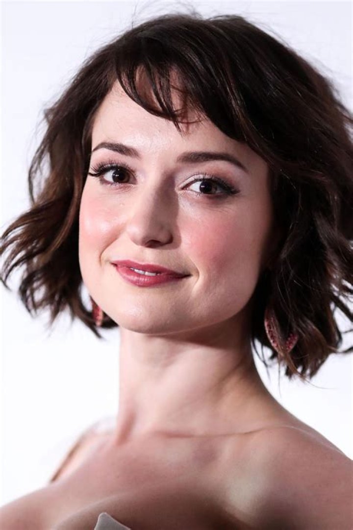 Milana Vayntrub Age, Biography, Wiki, Education, Career, Movies, TV