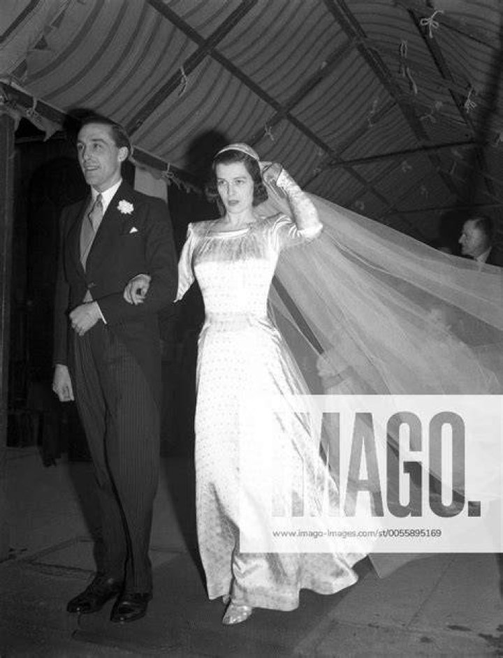 Miss Osla Benning 24, marries Mr John HennikerMajor, assistant private