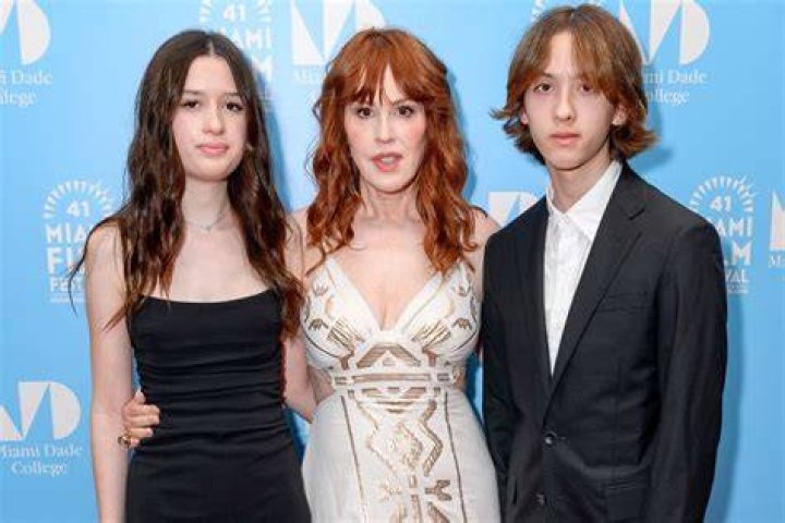 Molly Ringwald Had Her Twins at 40! Rare