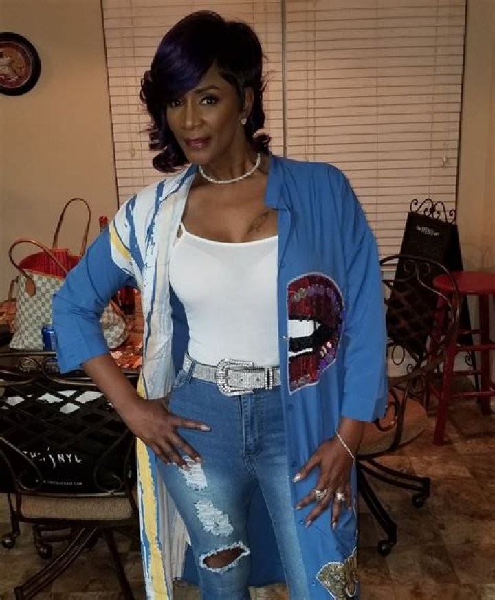 Momma Dee drops graphic lingerie pics of herself. Enter at Risk