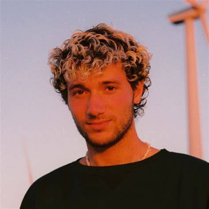 Multiplatinum Singer Jeremy Zucker Talks Love and Inspiration