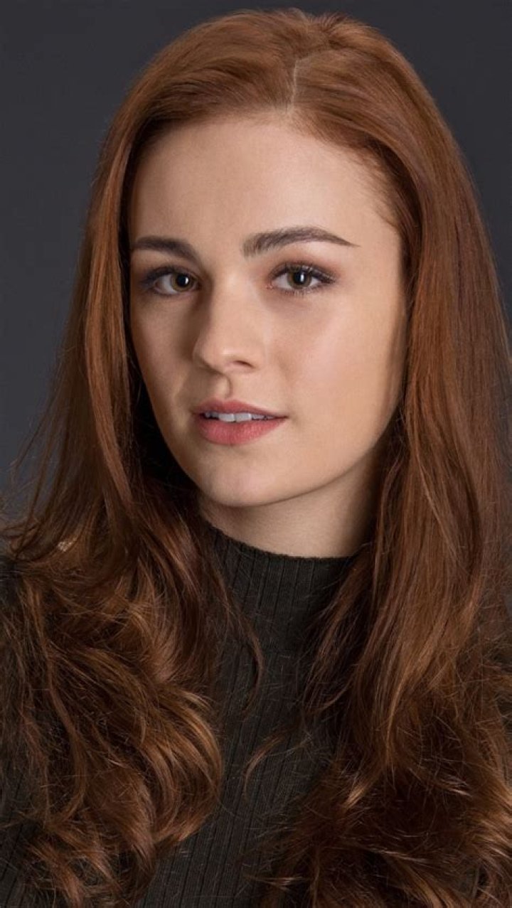 NEW/OLD Stills of Sophie Skelton in &ldquo;Ren The Girl With The Mark