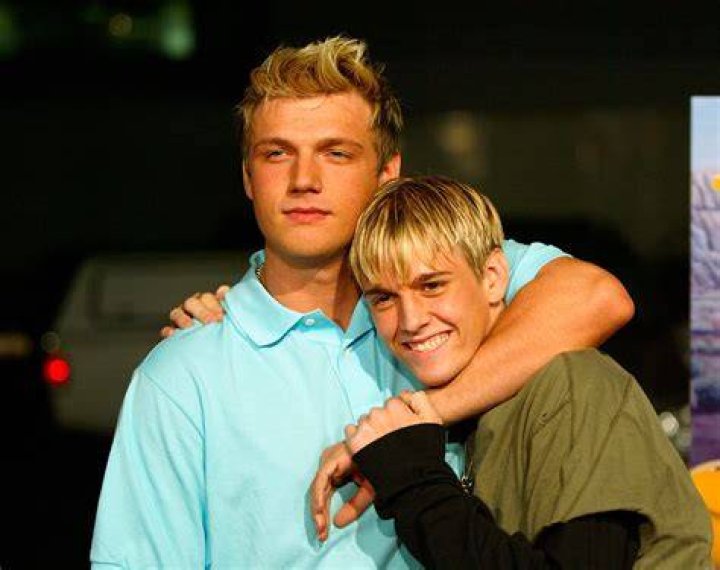 Nick Carter mourns brother Aaron Carter during Backstreet Boys concert