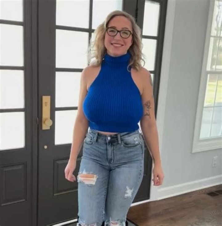 Nora Rose, Model Superbe Connecting fashion talents