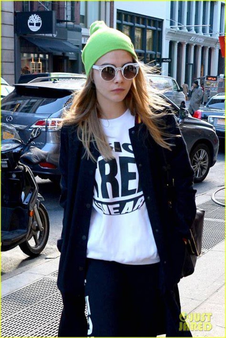 Photo cara delevingne id shave eyebrows gain weight for right role 06