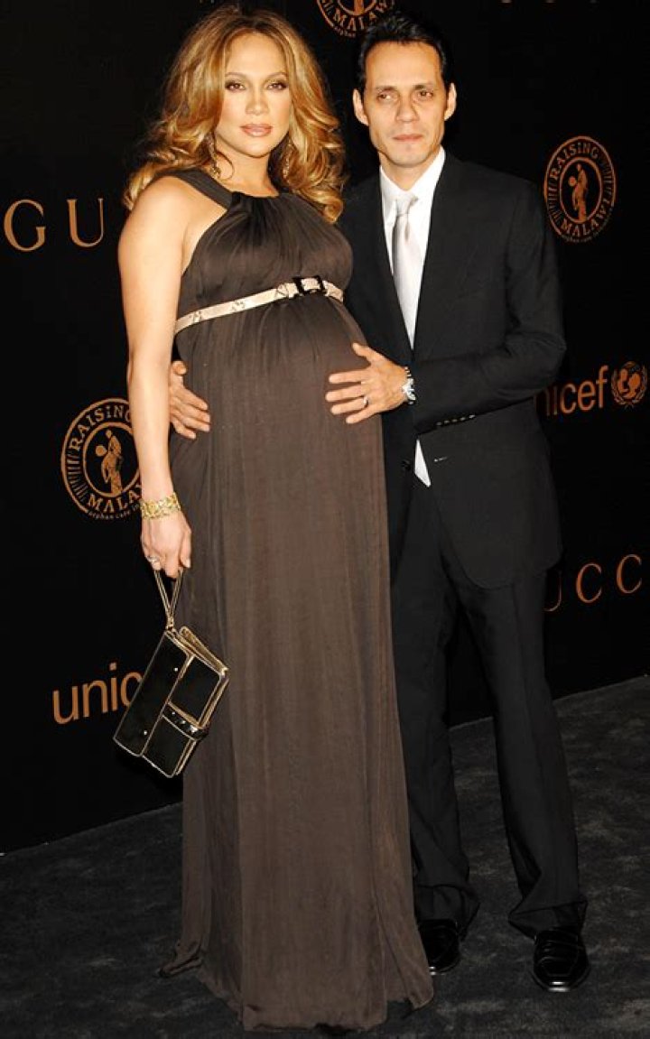 Pregnant with twins Jennifer Lopez shows off her HUGE baby bump Daily