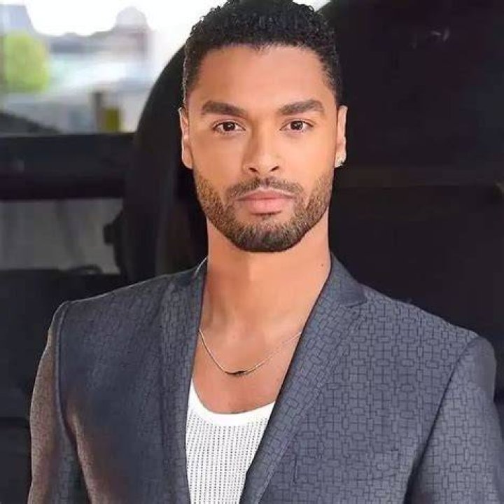 Reg&eacute;Jean Page Height