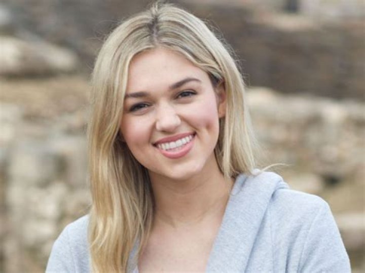 Sadie Robertson Biography, Age, Wiki, Height, Weight, Boyfriend, Family