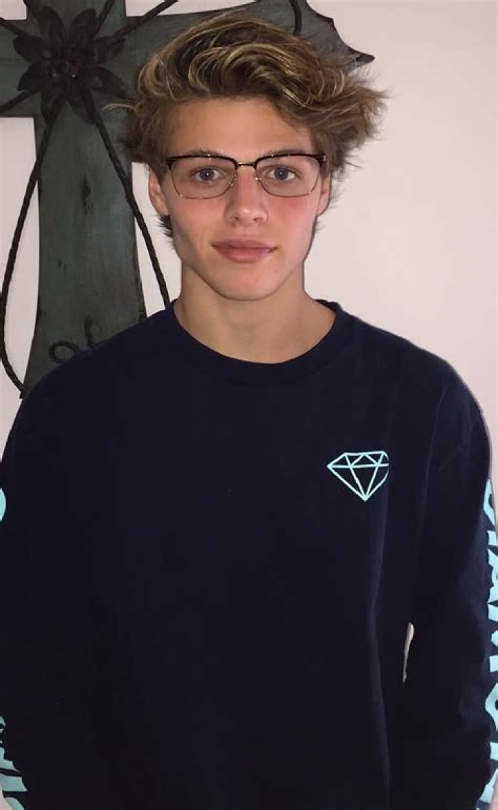 Sam Dezz Height, Weight, Age, Girlfriend, Biography, Family, Facts