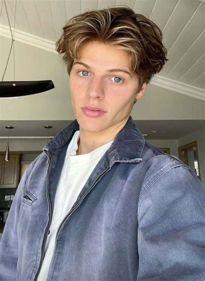 Sam Dezz sam.dezz Cute white boys, Pretty boys, Cute guys