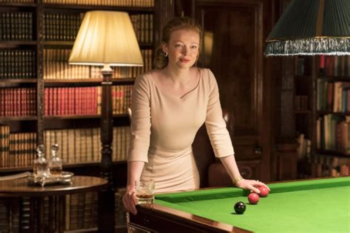Sarah Snook's Weight Gain Discussed by Fans She Does Not Want to