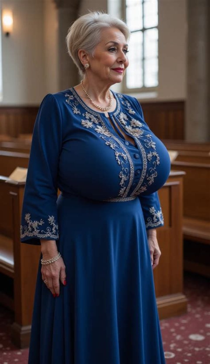 Sexy Granny Big Boobs Mature Female Busty Women Wife Hot Art 8X10 Photo