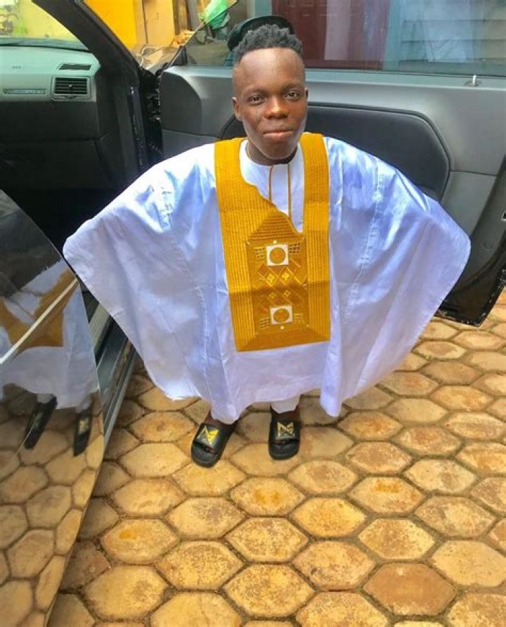 Shatta Bandle seen singing for his girlfriend (Video) Netnaija