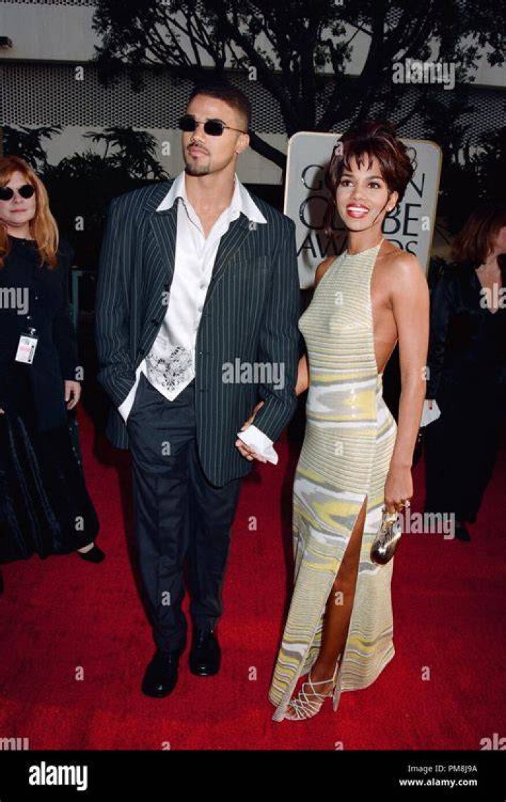 Shemar Moore and Halle Berry Celebrity Couples at the 1997 Golden