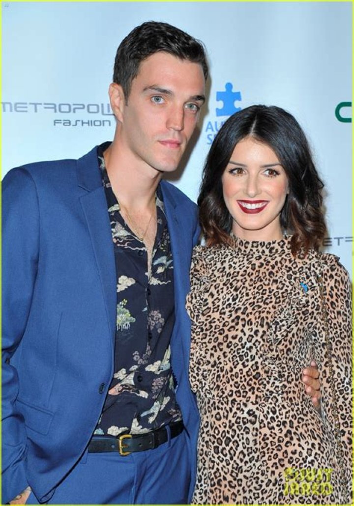 Shenae Grimes Net Worth, Husband, Age, Instagram 2024 Wiki, Married