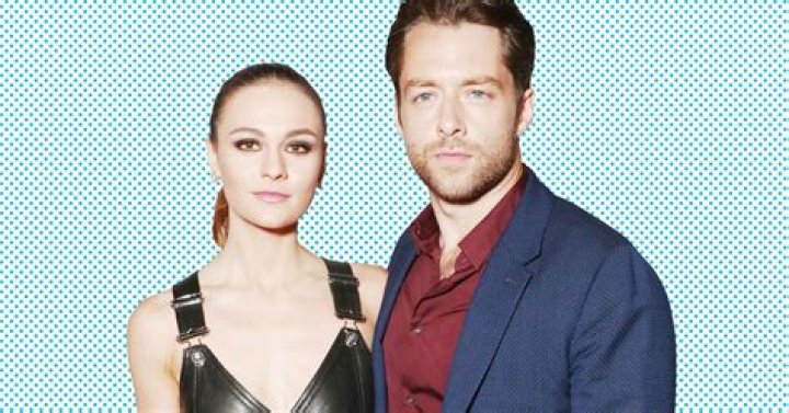 Sophie Skelton and Richard Rankin in 2020 Richard rankin, Outlander